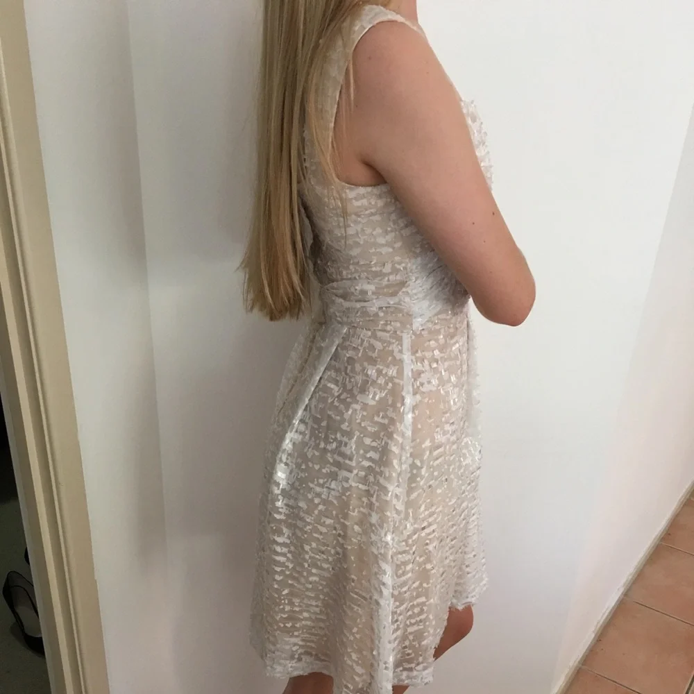 ✨HOST PICK✨ Cue Blush and White Fit and Flare Dress - Picture 4 of 7